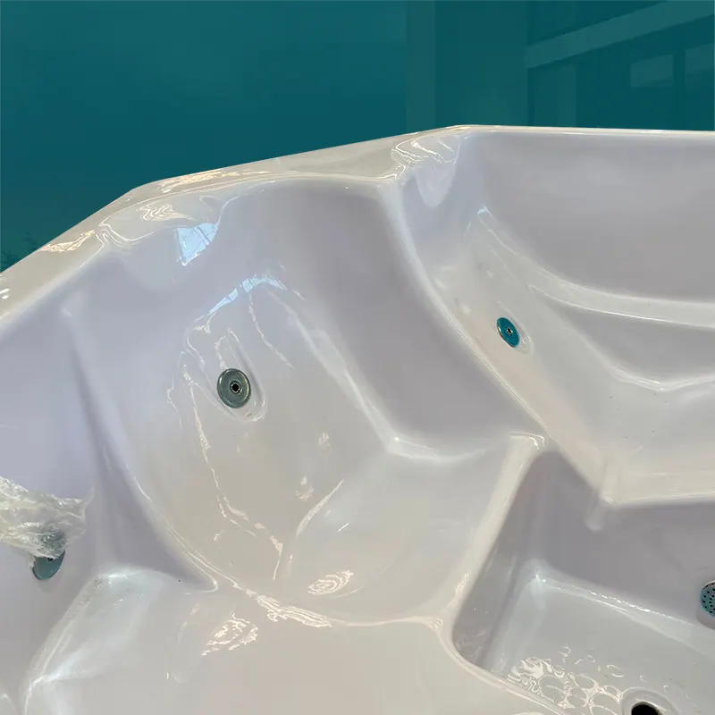 Spa Redondo Ipanema com hidro em acrílico