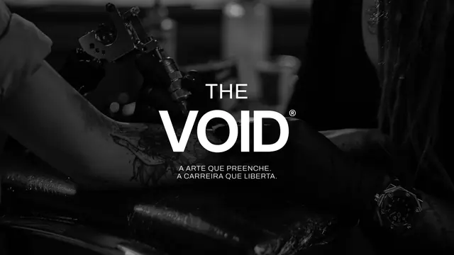 Capa da apresentação: máquina tatuando com o logotipo The VOID