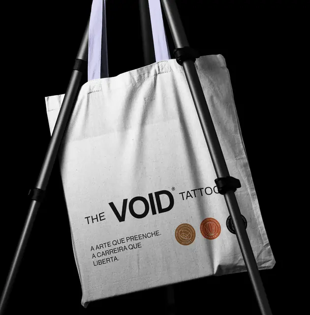 Ecobag branca com o logotipo The VOID TATTOO